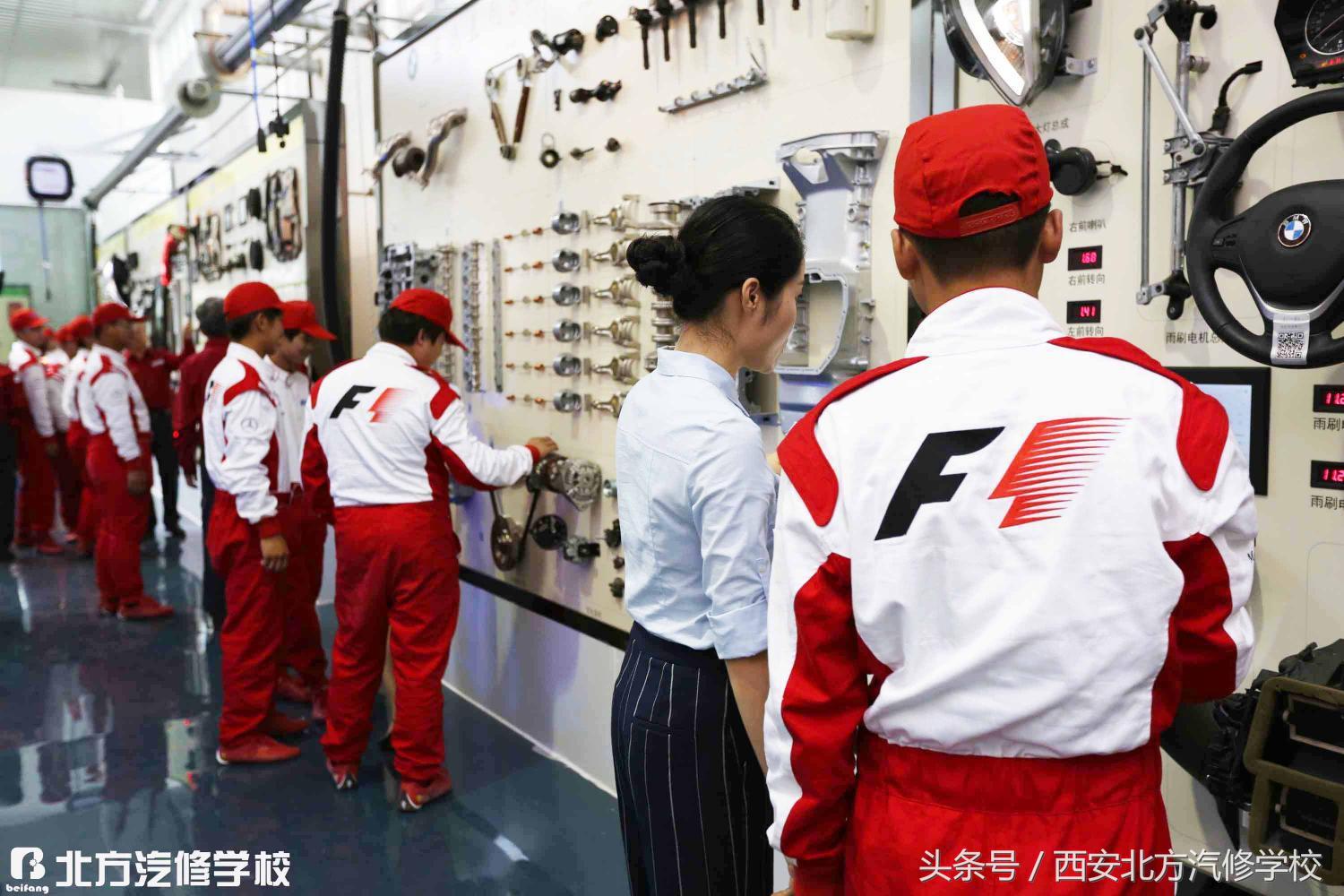 女孩子初中毕业学什么技术有前途,初中毕业学康复技术有前途吗