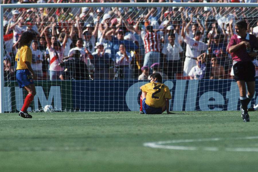 世界杯枪杀惨案视频,足球运动员乌龙球被杀