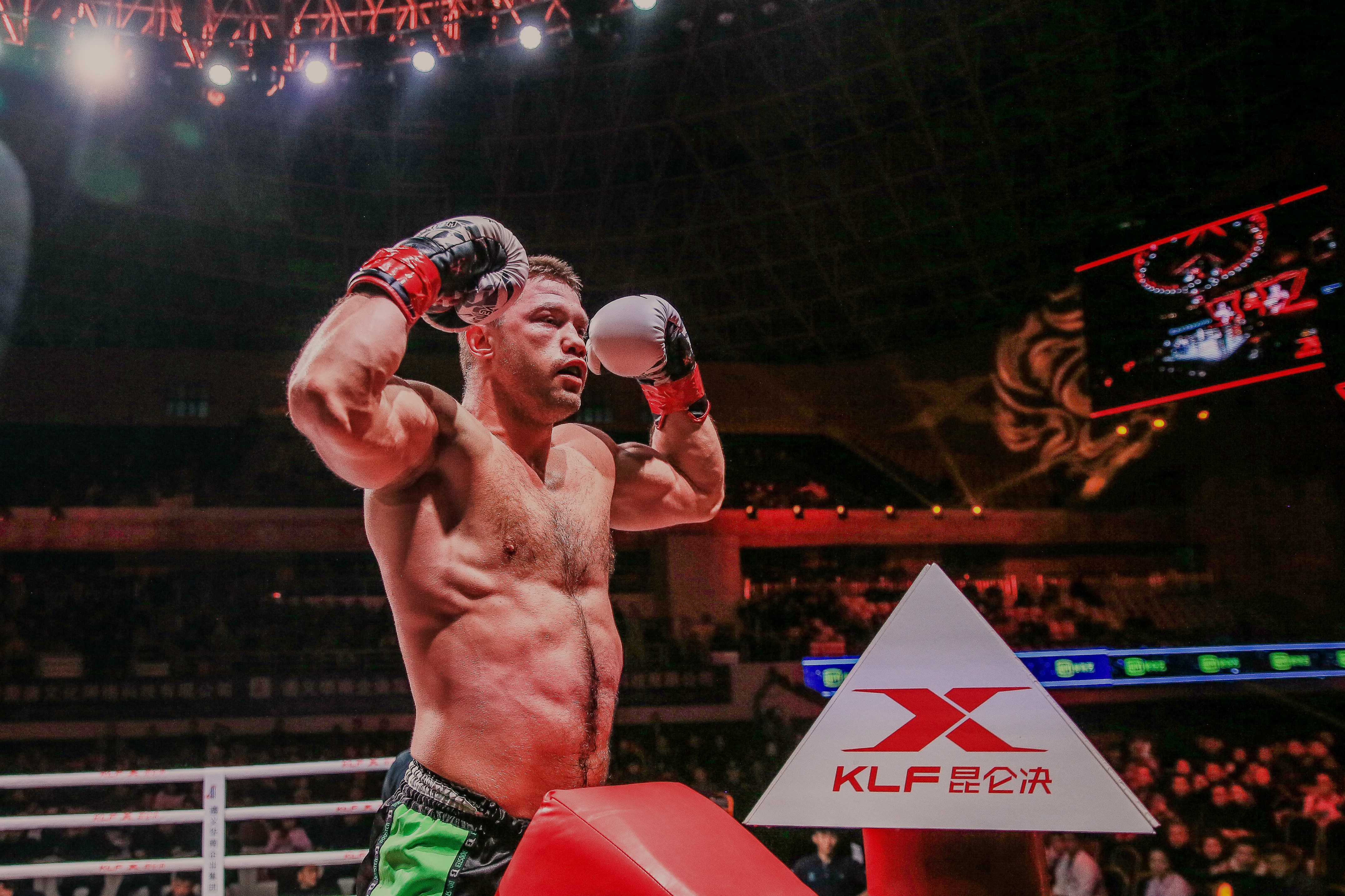 曾经的世界第一如今过得怎么样？别和我谈搏击，我只认钱