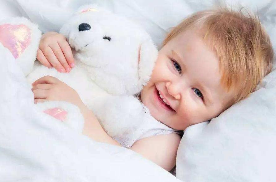 宝宝起痱子了怎么快速消除,小儿长痱子的最快治疗方法