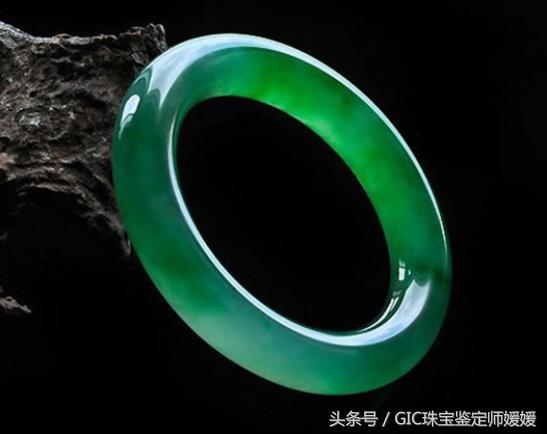 戴翡翠身体就不好什么原因,身体不好戴翡翠有变化吗