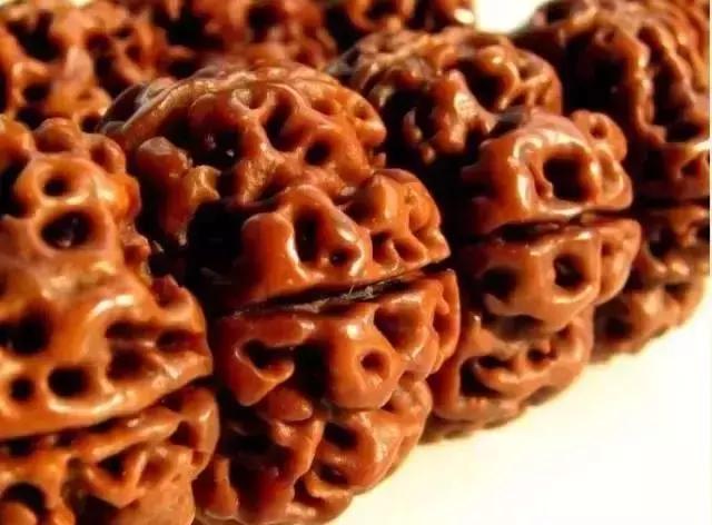 什么生肖适合戴什么手串,什么属相戴首饰