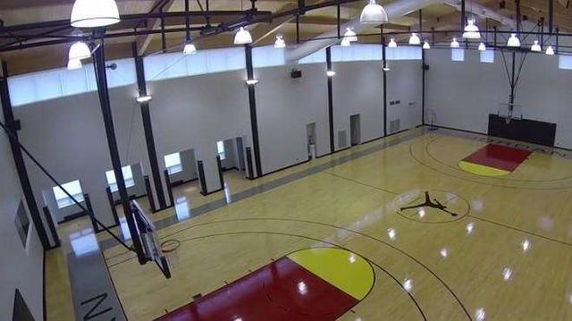 乔丹豪宅半价出售没人买？1平米折合人民币不到两万，买房还送鞋