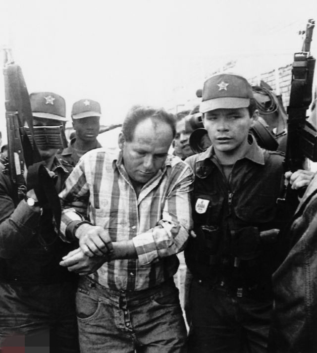 世界杯枪杀惨案视频,足球运动员乌龙球被杀