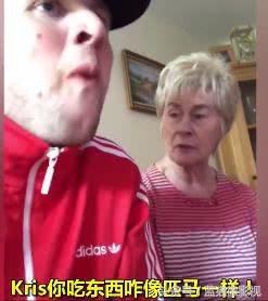 用辣椒酱泡澡24小时,国外小哥用13桶辣椒酱泡澡