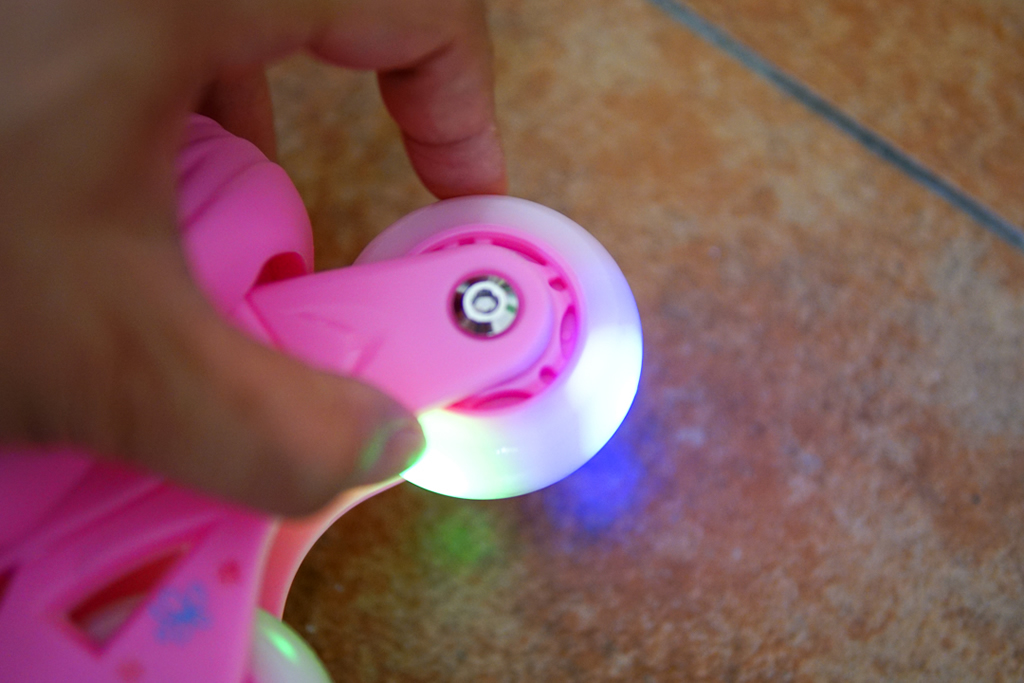 带辅助轮的溜冰鞋,儿童乐秀轮滑鞋新款