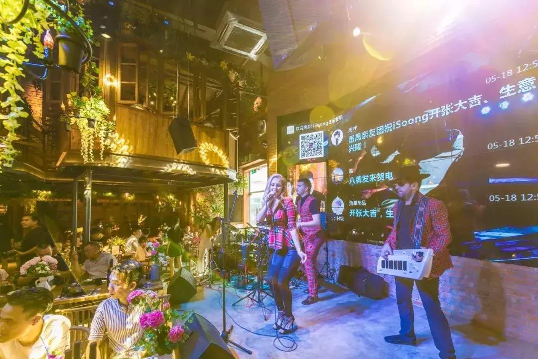 适合小情侣去的餐吧,一家很有情调和气氛的露天餐吧