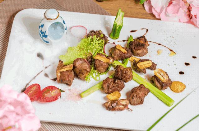 适合小情侣去的餐吧,一家很有情调和气氛的露天餐吧