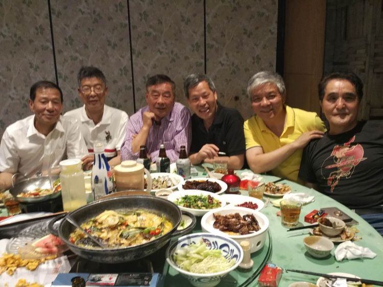 干岔子一，二队老知青久别重逢，共忆黑土情长