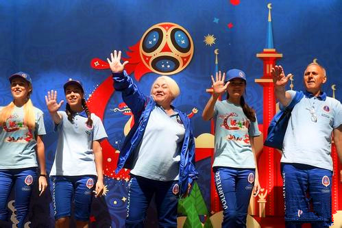 足球比赛前裁判抛硬币都说些什么,足球比赛前裁判准备什么