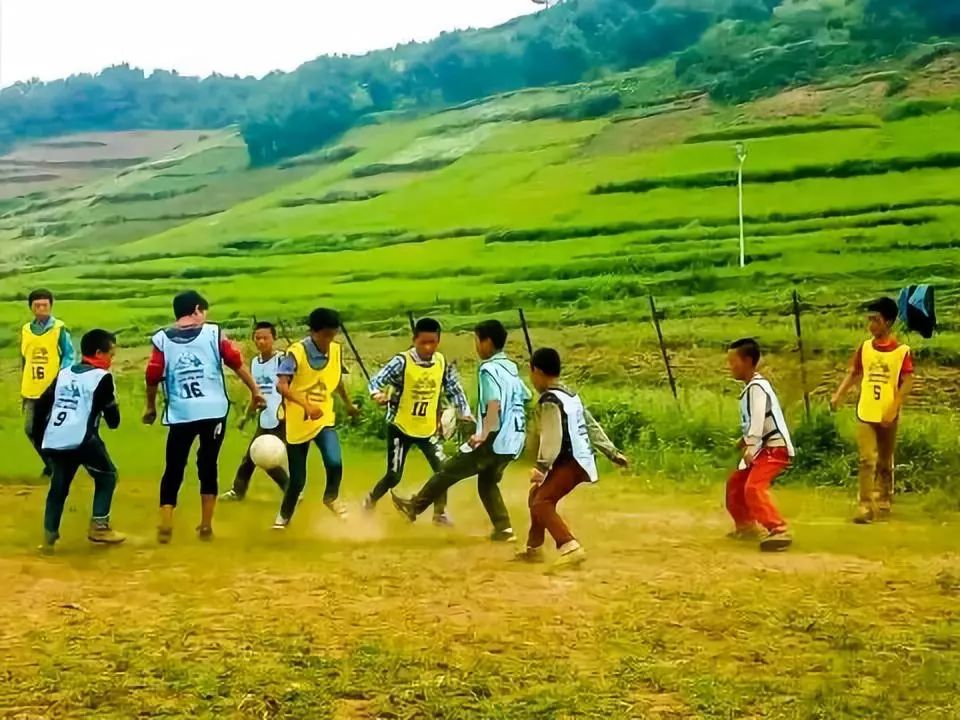 助力山区儿童足球梦,助力乡村儿童足球梦