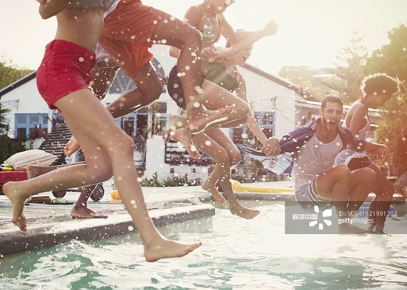 招募｜2018百威“世界杯嘉年华”招募志愿者，与明星、职场精英零距离，享受电音与足球的狂欢！