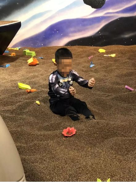 四岁小孩打嗝耳朵疼,四岁孩子打嗝耳朵疼