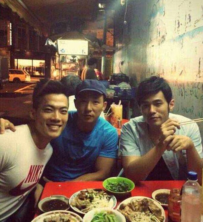 为啥说周杰伦是喝奶茶变胖的,周杰伦身材发福喝奶茶