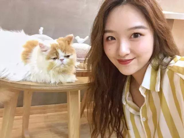 编辑部化妆包大公开，夏天我们凭本事美