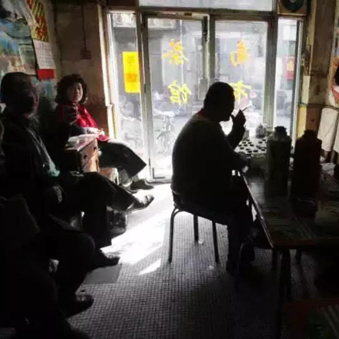 天津人八成有这样的朋友：浑身匪气说话冲肺管子，顾家又无微不至