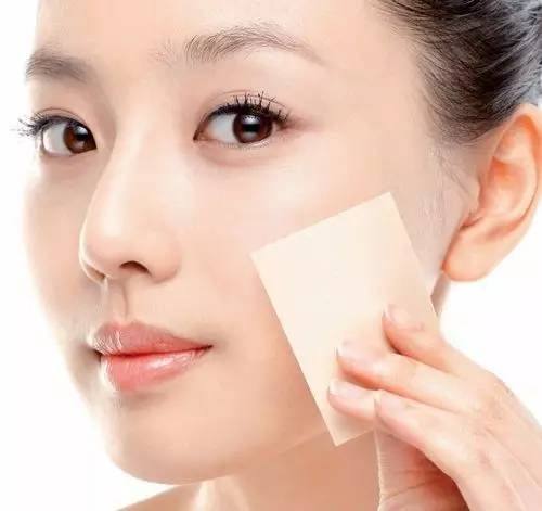 适合油性皮肤的美妆教程,适合油性肌肤的底妆