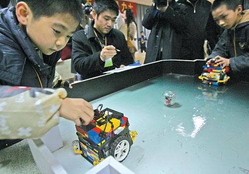 机器人原理演示视频,扫地机器人的工作原理简单介绍