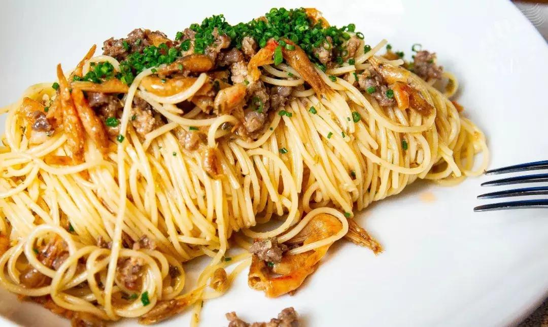 实探！全球第7家「奔驰餐厅」！什么都卖就是不卖车……