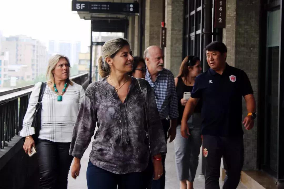 乌拉圭拉瓦耶哈省长考察皇家贝里斯足球俱乐部！