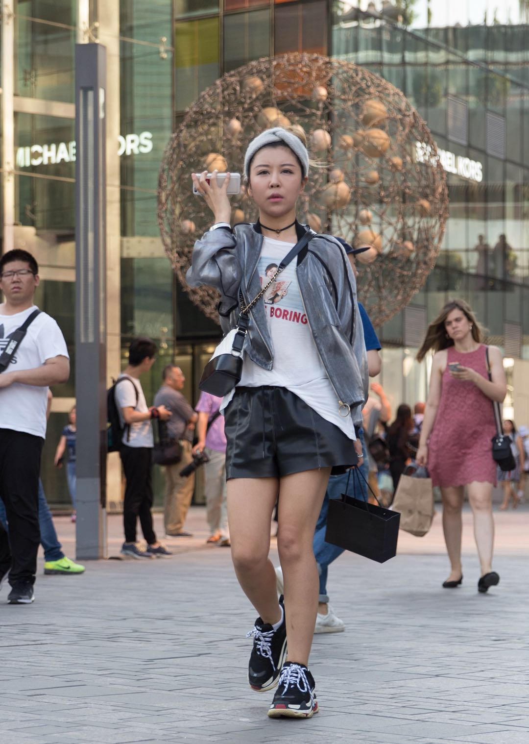 39度高温，热成狗都不脱的老爹鞋，初恋般的感觉~行走式街拍