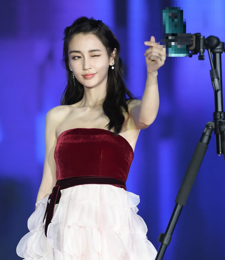 baby黄晓明粉色裙子,baby穿黄晓明的衣服