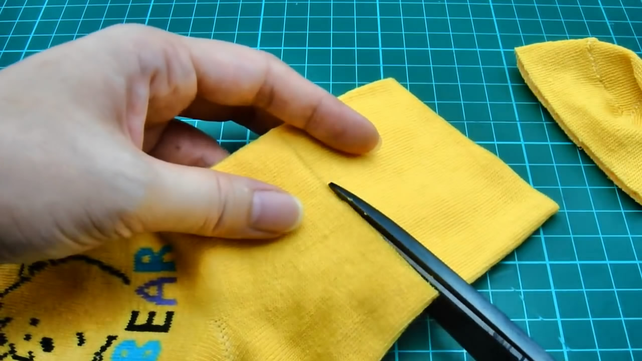 教你学会如何制作可爱的迷你无边帽,用来装饰芭比娃娃非常可爱!