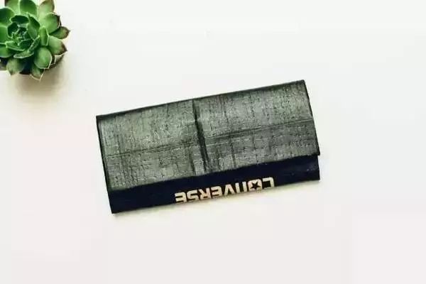 他用废纸箱做钱包，居然卖到600元，MUJI都叫好！