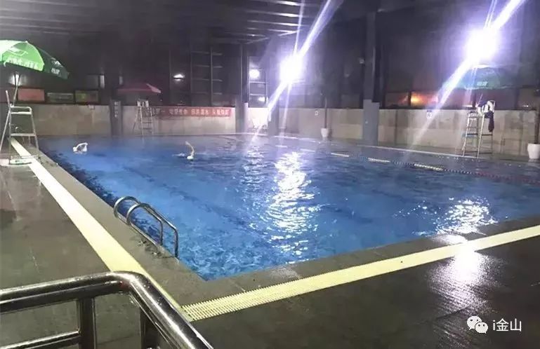 上海地区哪里有比较好的游泳场地,探访上海夏季游泳馆