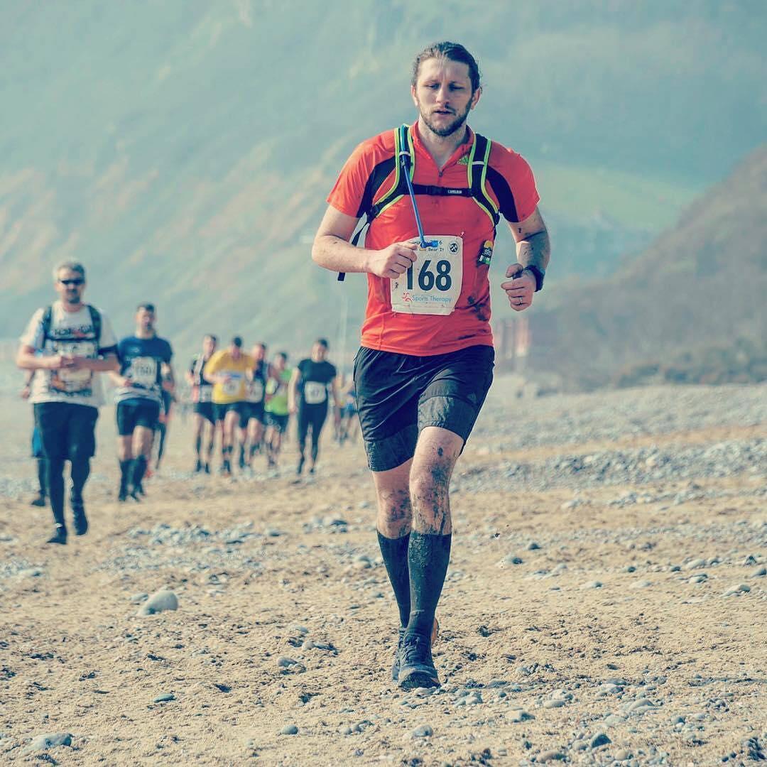 跑步后小腿后面的筋疼是什么原因,跑步后小腿骨头一按就疼怎么回事