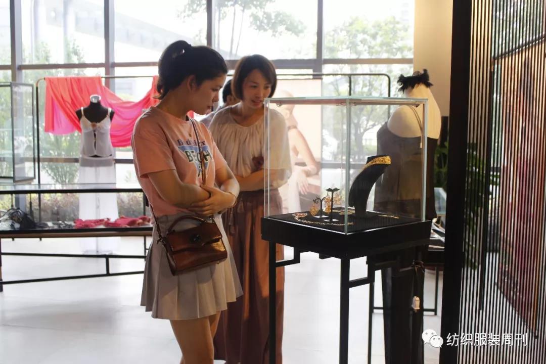 热点｜意大利“ALV”品牌牵手柯桥企业共谋发展