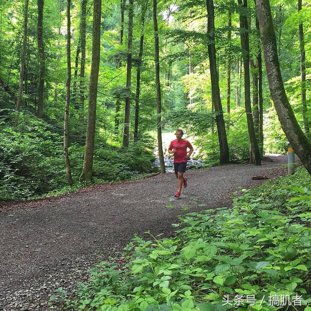 脚扭伤了一个星期后可以跑步了吗,跑步脚扭伤了的解决方法