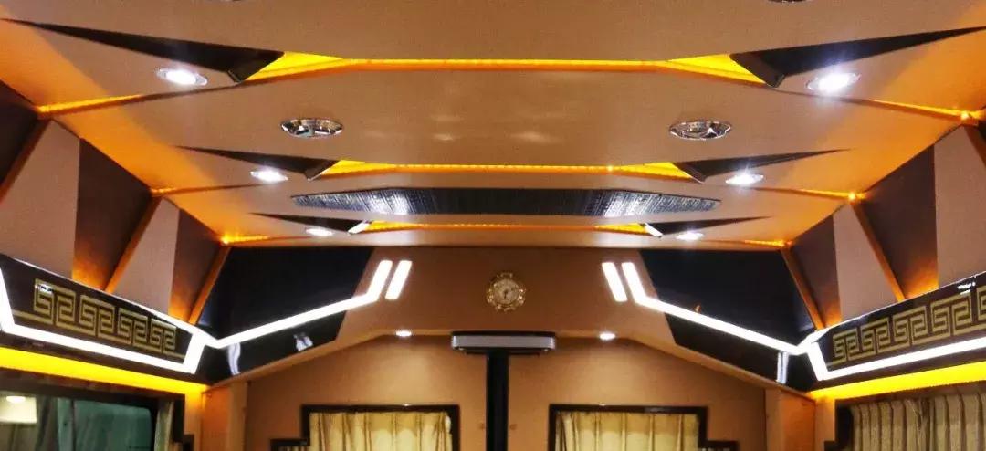 奔驰凌特畅旅版与嘉旅版有何不同,新款奔驰凌特