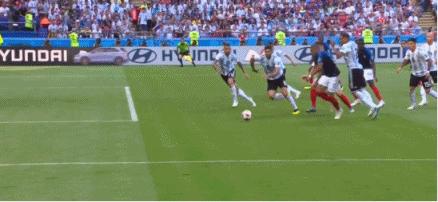 姆巴佩梅开二度绝杀巴萨,法国杯姆巴佩造三球