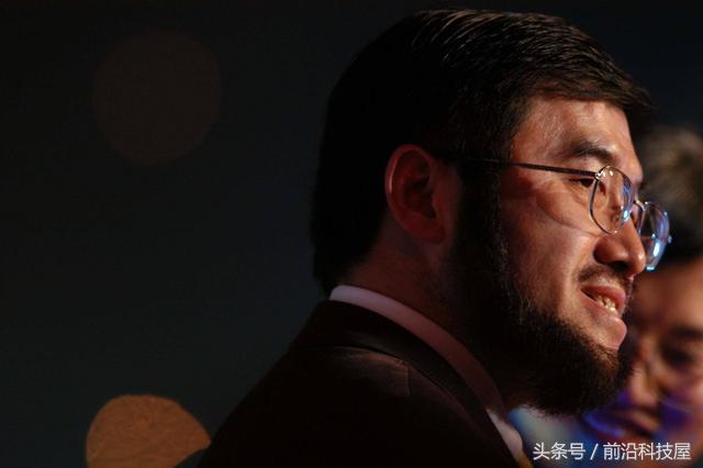 他曾是中国互联网大哥大，靠小灵通年赚216亿，BAT老板靠他组局