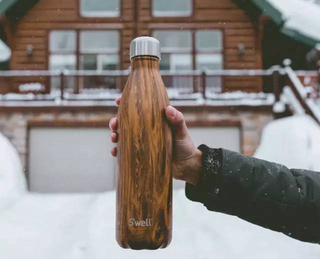当代女孩喝奶茶,女孩子的快乐都是一杯奶茶给的