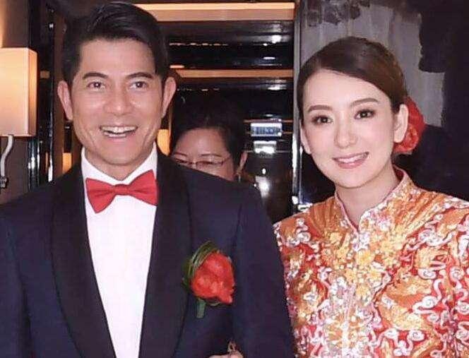 方媛吃鸭脖,方媛买零食