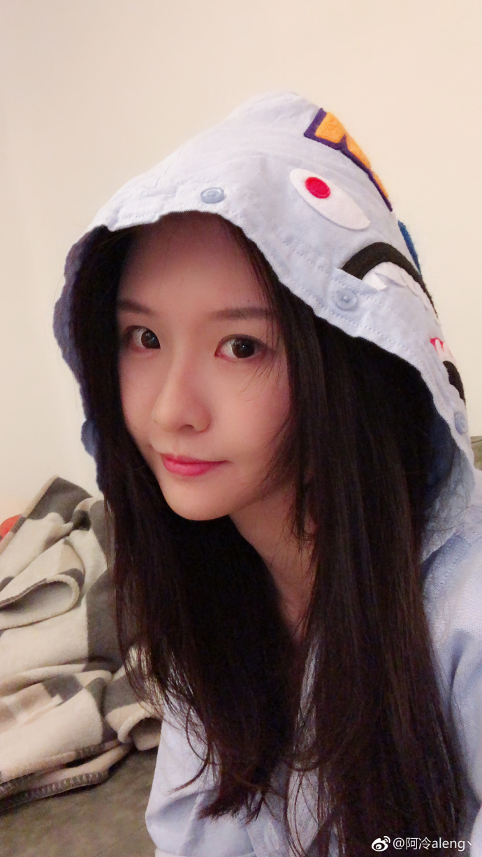 斗鱼一姐阿冷现身,阿冷为什么能成新斗鱼一姐