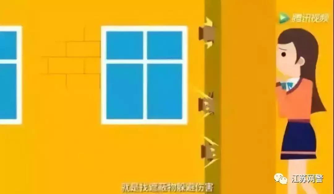 校园门口再现砍人事件,校园拿刀砍人事件