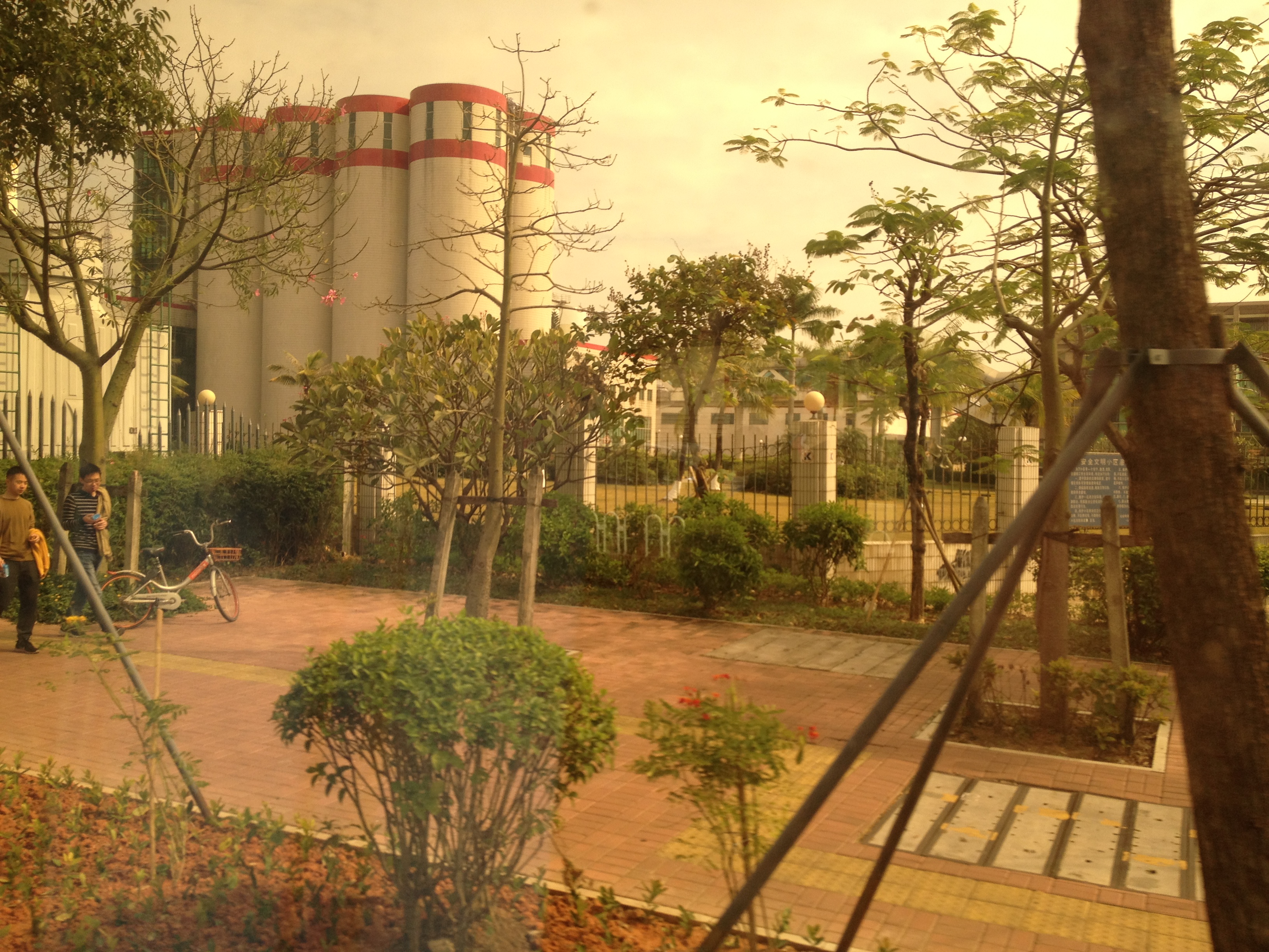 还记得金威啤酒吗？来深圳，喝金威！可是金威已经变成雪花