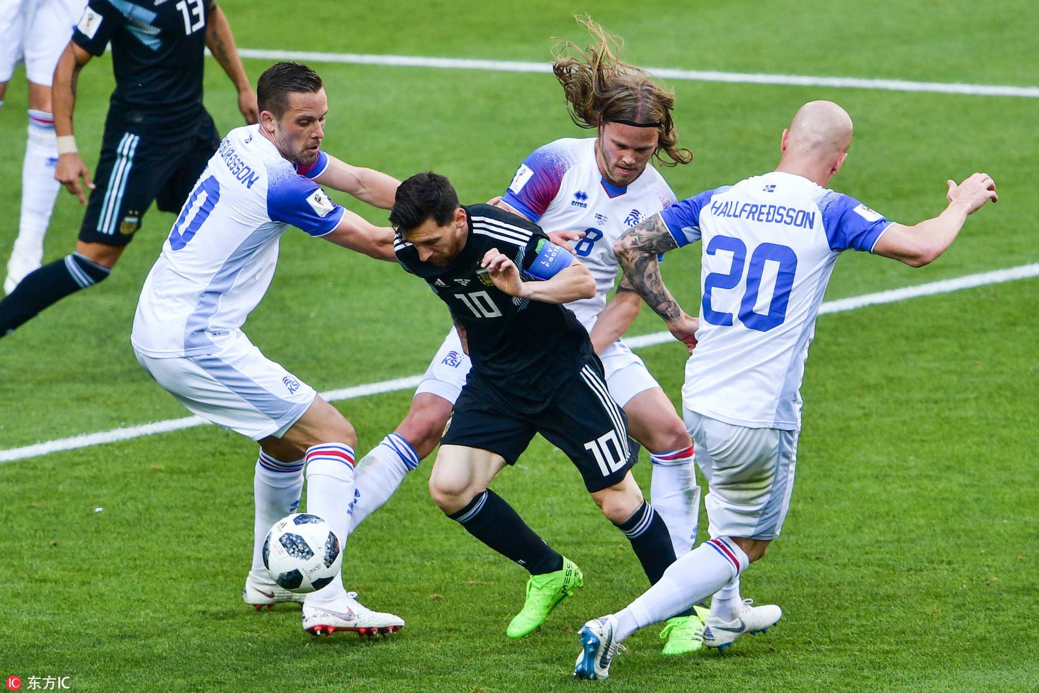 燃情奋战十余天,晒得比内马尔还黑,但他们的照片美炸了