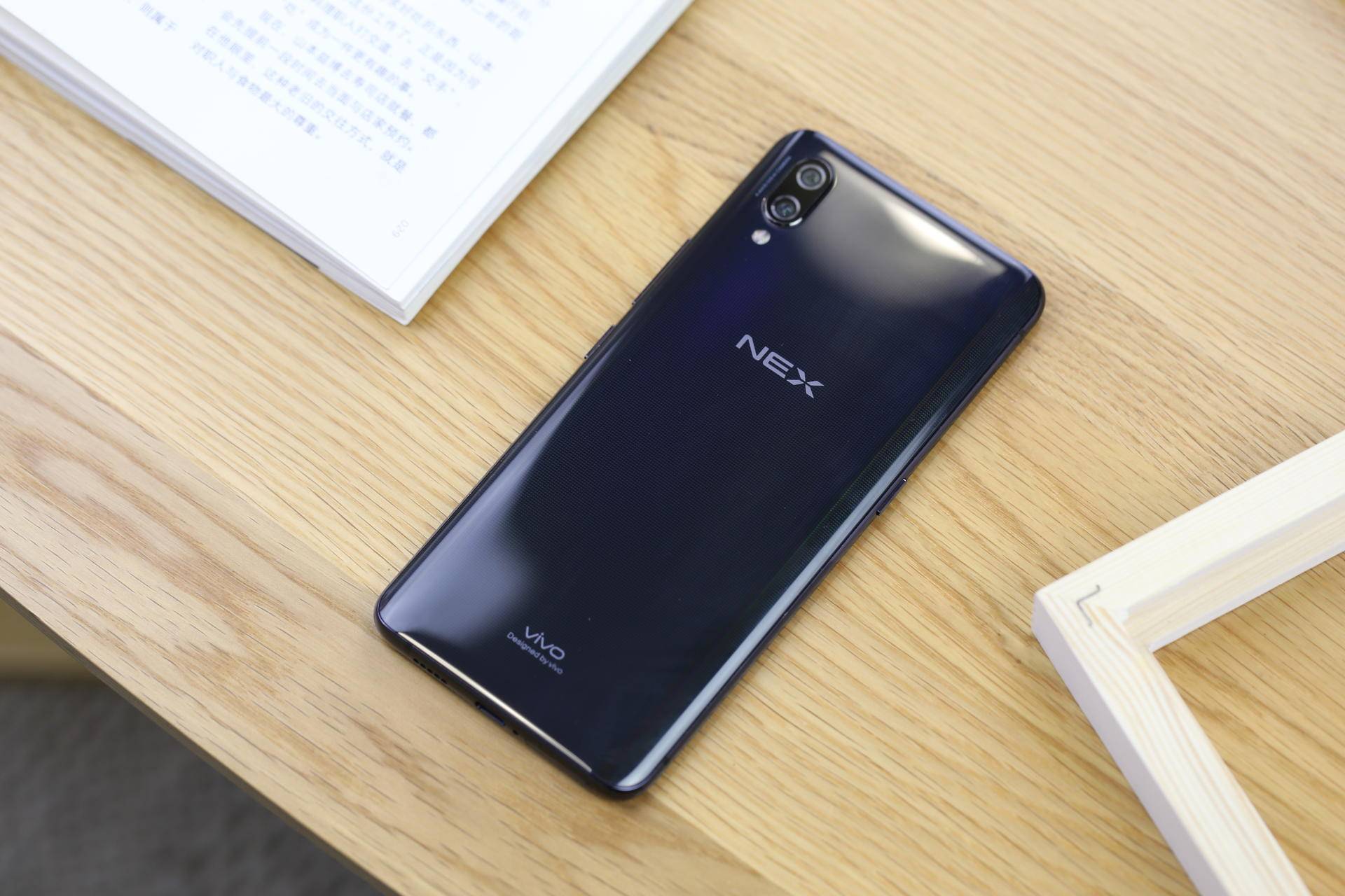 vivonex旗舰版对比苹果x,vivonex普通版测评