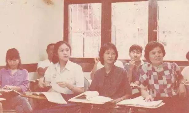 泰国总理英拉惊艳的照片,世界华人女总统