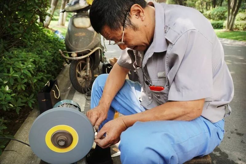 菜刀怎么磨什么角度才锋利耐用,不管菜刀有多钝大厨教你一招