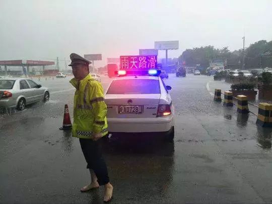 直击近段时间全国各地暴雨现场,直击多地暴雨汛情宜昌