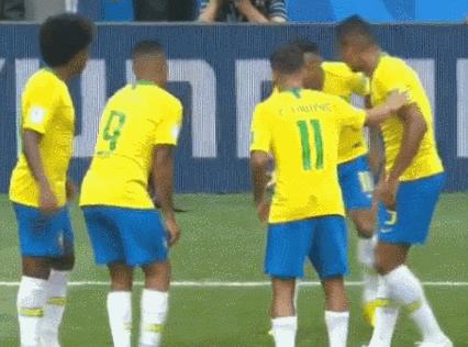 小学生进球后跳内马尔的胜利之舞,内马尔进球csgo