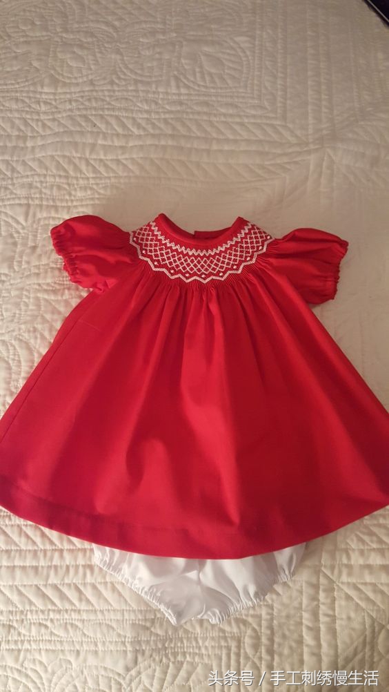 纯棉t恤圆领褶皱怎么才能整平,t恤侧边褶皱的缝纫技巧