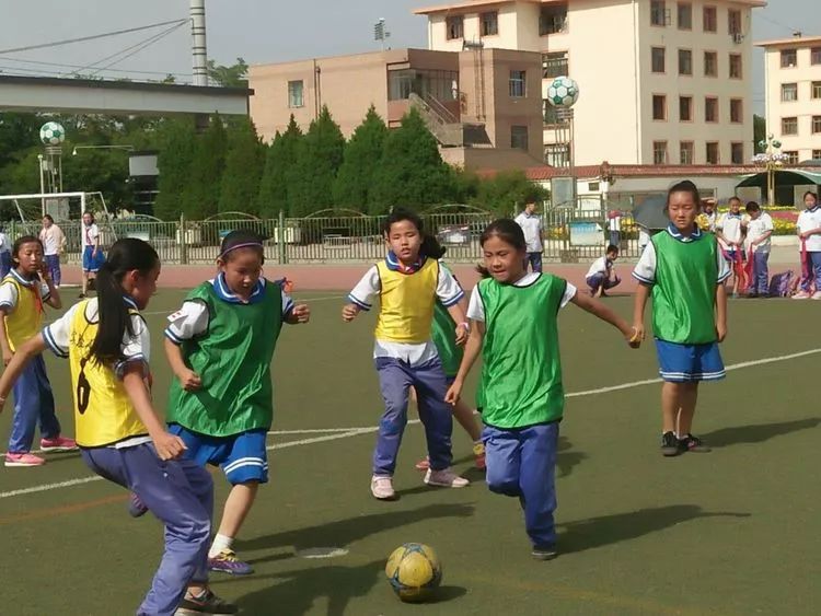 小学五人制女子足球比赛,实验小学足球比赛女生