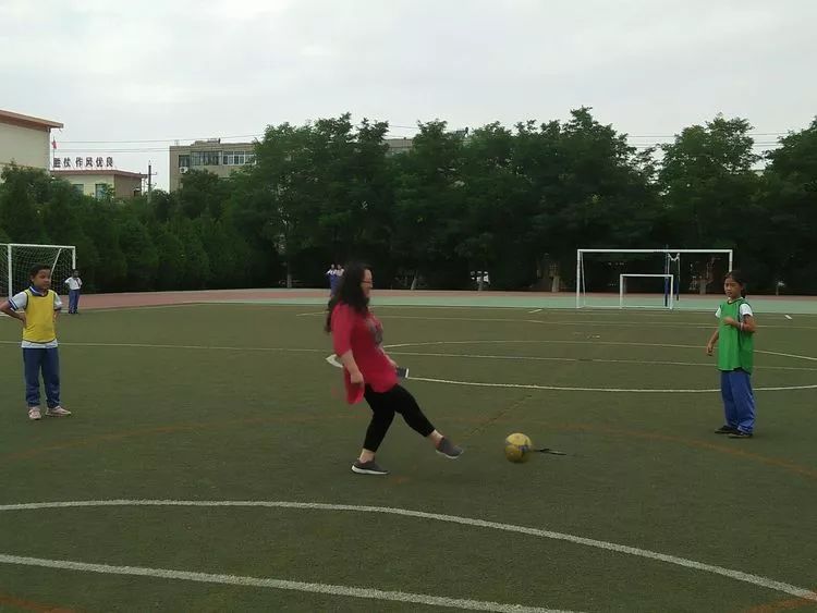 金昌市第四小学足球比赛,实验小学女子足球队