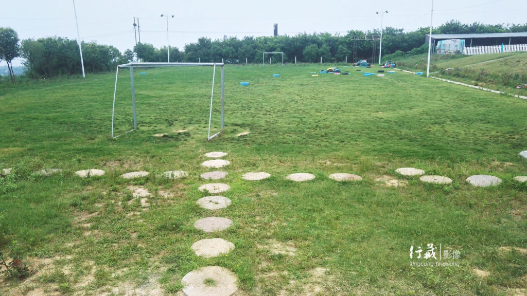 一个有趣的农庄,一个有趣的休闲农庄